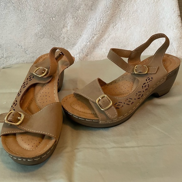 Patrizia Tan Block Heel Sandals - Picture 4 of 4